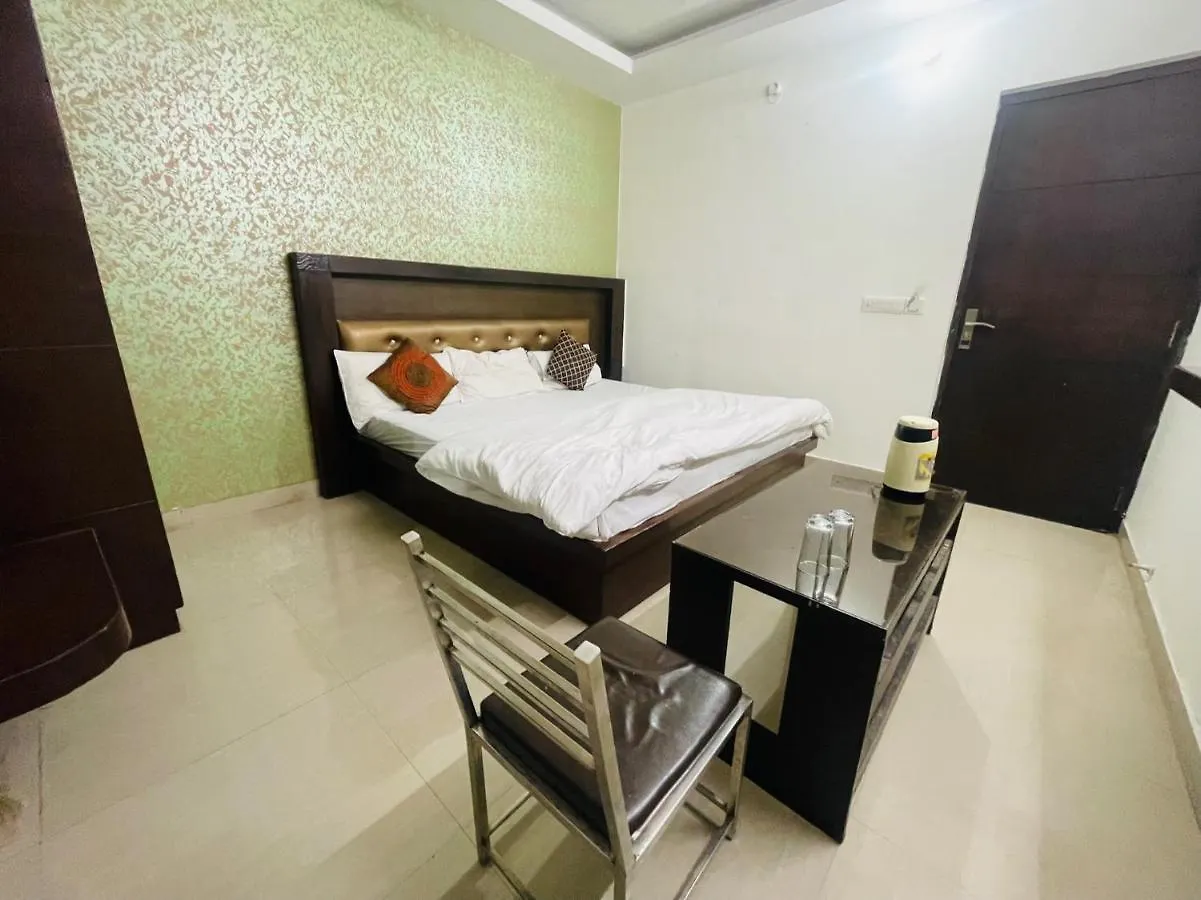 *** Hotel Blossom Residency By Dolphin 500 Mtr Taj Mahal Agra  India